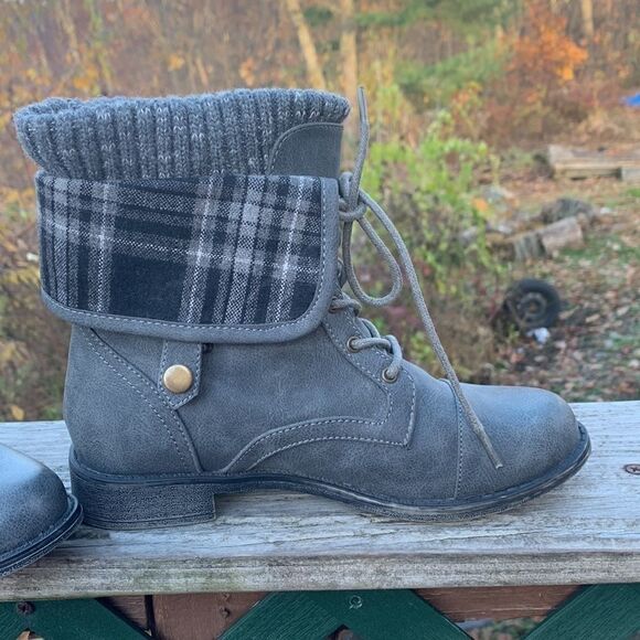 Just fab Sweater Trim Gray Boots Sz 6 - Picture 2 of 11